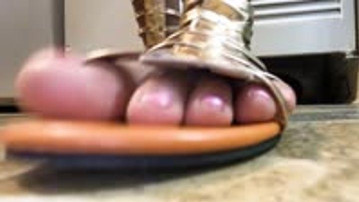 Mxdominionakacrushgoddess Clips - Teenie Caught Snooping in Giantess Home POV 1080