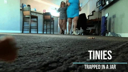 Sara Star's Fetish Playground - Tinies Caught in a Jar