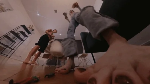 Winzlings Shrinking Clips - Maryana and Olya and their unaware barefoot carnage 4K Version VR360
