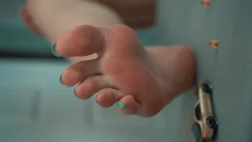 Toetally Devine C4s Store - Giantess Comes To Town