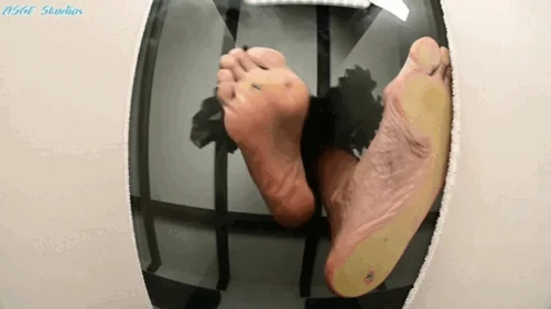 Amateur Soles Giantess And Footjobs - Moody Milf barefoot GIANT crush! - MP4