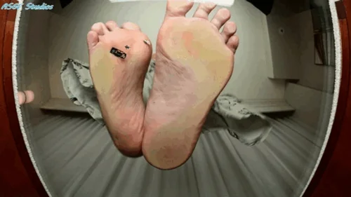 Amateur Soles Giantess And Footjobs - Jen barefoot crushing a tiny man pt 2 - MOV