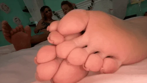 Ginary's Giantess Adventures - Giantess Vore Tease POV With Nahla Feti & Queen Ginger (HD 1080p MP4)
