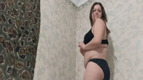 Appetizing Crumpet - Under the giant tits MP4