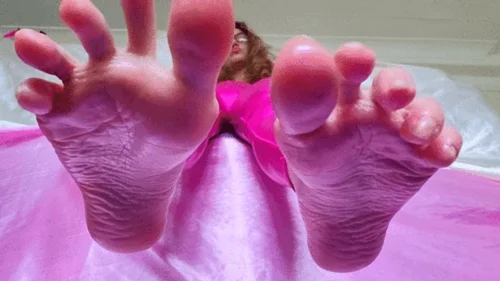 Cute College Gal Going Naughty - Under Giant Oily Soles