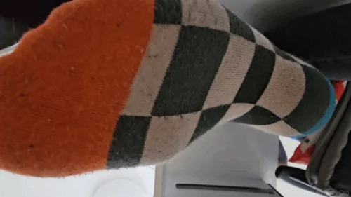 Heels Daze Org - Unaware Giantess Working on Laptop in Socks Pt 6