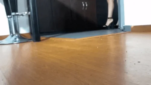 Latinvibes - MP4 RESOLUTION Oh no! my new stepmom is a giantess