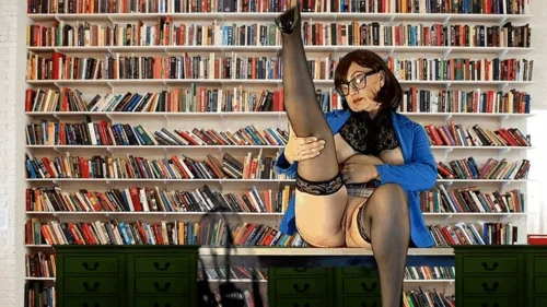 Regina Noir's Cunt Show - Giantess in library Solitude in the Stacks: A Day in the Life of a Solo Librarian