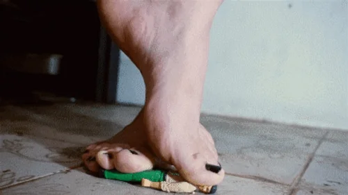 Magyar Milf Mira - GARDENER IN BIG TROUBLE:CRUEL PUNISHMENT UNDER A GIANTESS GODDESS'S PERFECT FEET