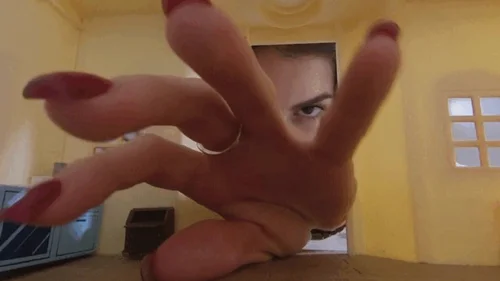 Winzlings Shrinking Clips - Maryana: Dollhouse Terror 6K VR360