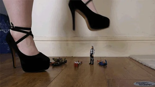 Fishnethousepet - BBW Giant Gets Revenge On Tiny Heroes (WMV)