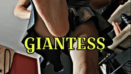 Lady Samantha - GIANTESS