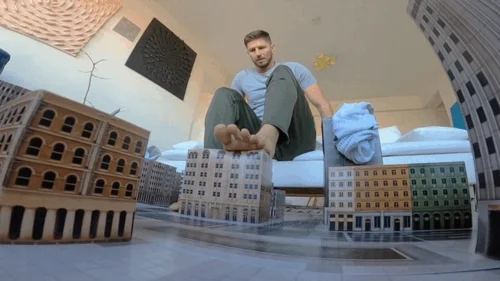 Giants And Tiny Feet - Thomas City Destruction