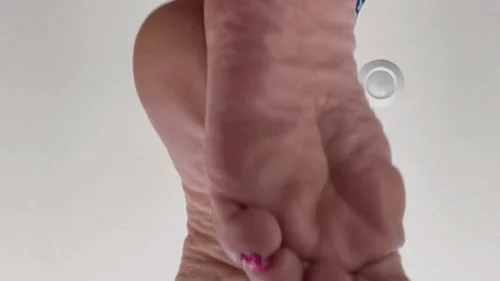 Sexy Feet 472 - Loving The View Bitch