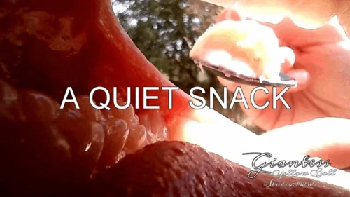 Giantess Yellow Ball - Quiet snack in the garden