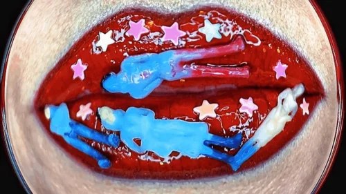 Goddess Gwendolyn - Lip makeup for a giantess from beautiful tiny ladies