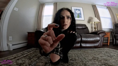 Izzy - Giantess finds you