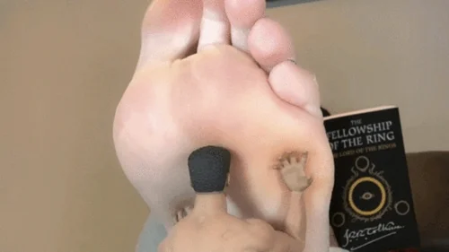 Giantess Ashton - Book & Worm