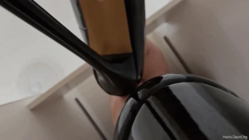 Heels Daze Org - Unaware Giantess Working on Laptop in Heels
