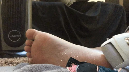 Mxdominionakacrushgoddess Clips - Teenie in Heaven getting Covered in Giantess Foot Dust 4k