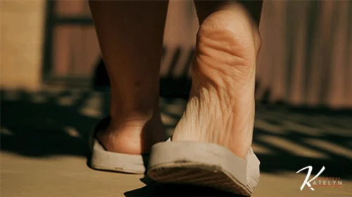 Giantess Katelyn Brooks - Worship My Feet and Stroke it to Knowing I'll Crush You Someday starring Giantess Katelyn Brooks (FHD 1080p MP4)