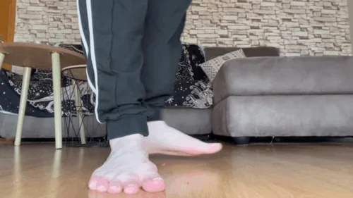 The Other Side Of Evelyn Jade - Giantess is controlled by tinies
