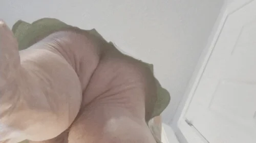 Tempest Muscular Calves - Giantess Tempest shows off new toy