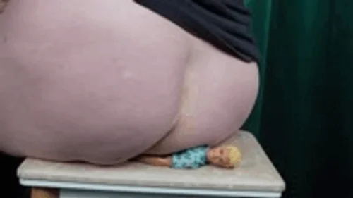 Deanna's Clip Store - Giantess Crushes Little Man with Big Butt! MP4 1080