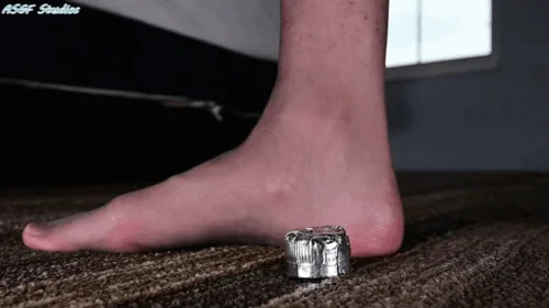 Amateur Soles Giantess And Footjobs - Queen crushes pervy aliens! - MP4