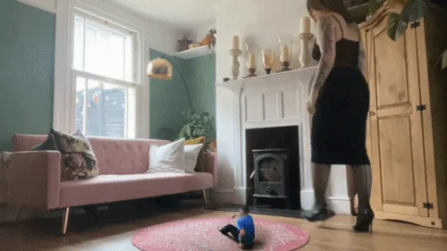 Miss Betsy - Giantess foot worship and shoe cleaning