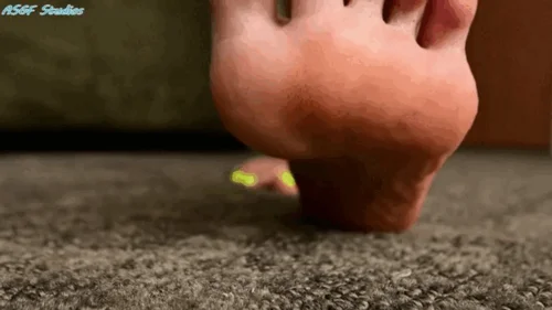Amateur Soles Giantess And Footjobs - * Custom scraps * Crushed and lost on her sole! - MoV