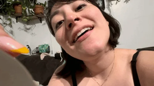 Misssergiantess - Giantess is having a meal and you are dessert
