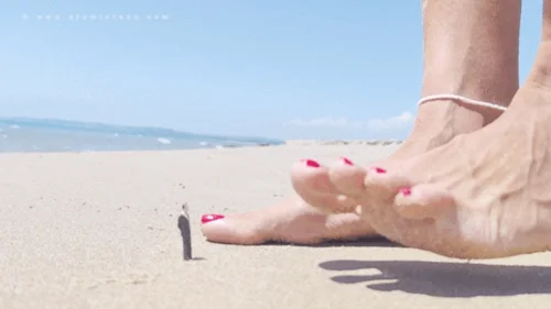 Atomictoez - Giantess and tiny in the sand