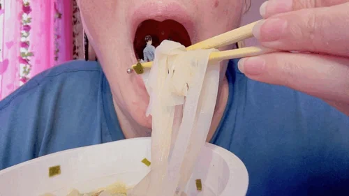 Kisicaxx - ramen noodle soup with tinies for giantess [4K]