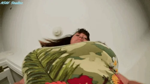Amateur Soles Giantess And Footjobs - Megan Jones steals your growth edibles! - MP4