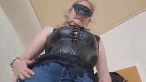Giantess Lady Seraphina - Der ungebetene Gast