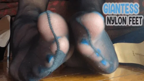 Racconti Femdom - Giantess nylon feet HD