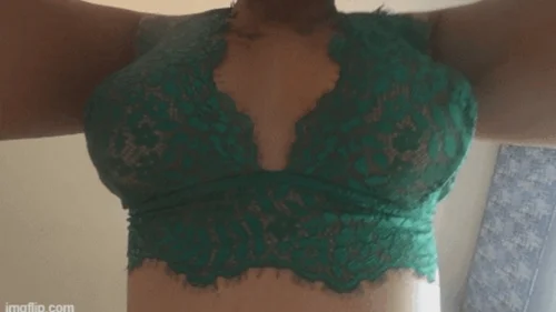 Shrink U Down - Shrunk in bed with Karma Rose VR4K