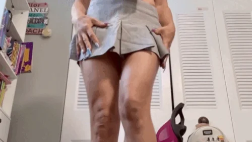 Bitsybaby69s - GIANTESS MISS BITSYS CLASS LESSON ON HOW TO HSNDLE TINY HUMSNS QUICKLY TURNS SEXUAL AND ENDS WITH A TINY BEING CRUSHED SND EATEN