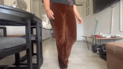 Latinvibes - 4K Now a poem from a giantess to her ballbusting slave