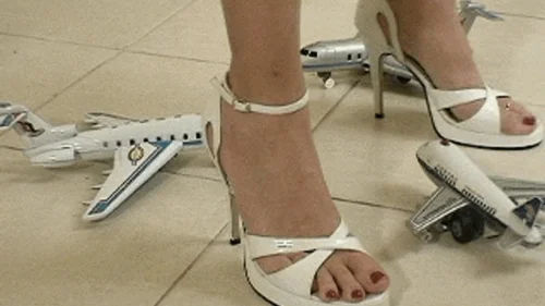 The Power Of Feet - Giantess White leather Strappy - SD