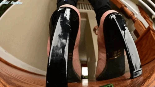 Amateur Soles Giantess And Footjobs - Sexy Rican unaware shoeplay! - MP4
