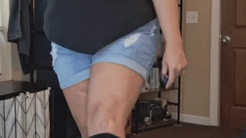 Sexysassquatchsize15 - Stomping Tinys in boots