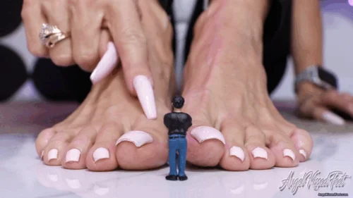 Erotic Nikki - Fetish Milf - Under Stinky Giantess Feet (MP4-HD 720p)