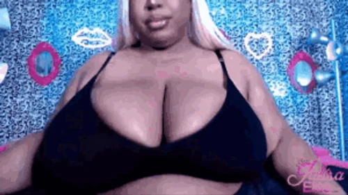 Jalisa Elite - Sensual and Cruel Giantess Teases You (MP4 Version)