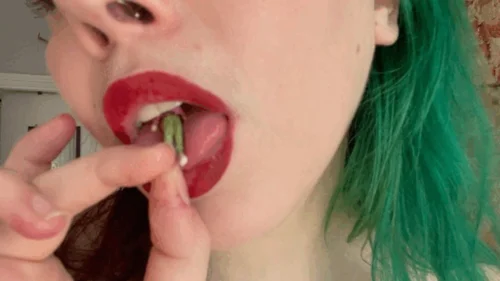 Eliza Bea Fetish - Lipstick Love from Giantess Eliza WMV