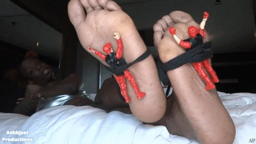 Askhjset Productions- Fetish Fun - Giantess Cinnamon'z Ebony Soles Engulf Helpless Toy Soldierz