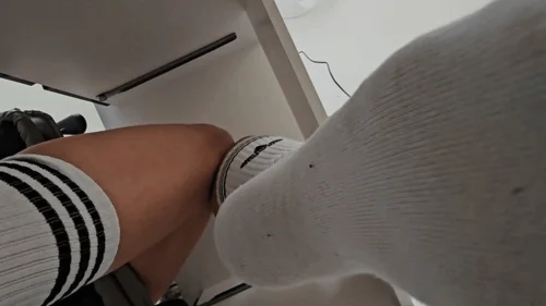 Heels Daze Org - Unaware Giantess Working on Laptop in Socks Pt 9