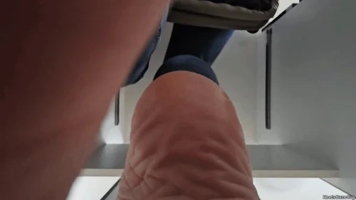 Heels Daze Org - Unaware Giantess Working on Laptop Barefoot Pt 19