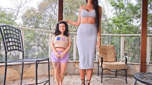 Mf Fitness Girls Domination - GIANT DOMINANCE - Covering the dwarf's mouth with big hands - MISTRESS IZABELA PAES - NEW MF - NOV 2024 FULL VERSION